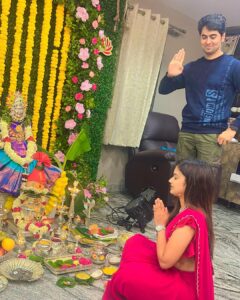 Ariyana Glory Instagram - #varalakshmivratham🙏 , Devuda Oo Manchi Devuda Blessing full ga ivvandi 😍 Tq @amardeep_chowdary & @_tejaswini_gowda_official For inviting 😘 Saree by @firoz_design_studio Manikonda