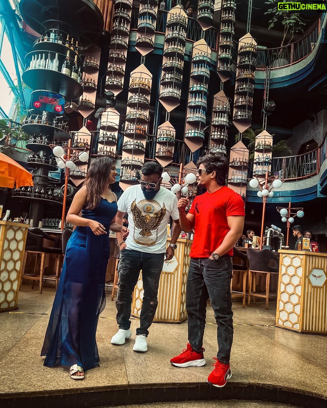 Ariyana Glory Instagram - Melbourne to Hyderabad ♥️ Good times and good vibes 🎉 Tiger @ajay.mysore_ anna 🔥