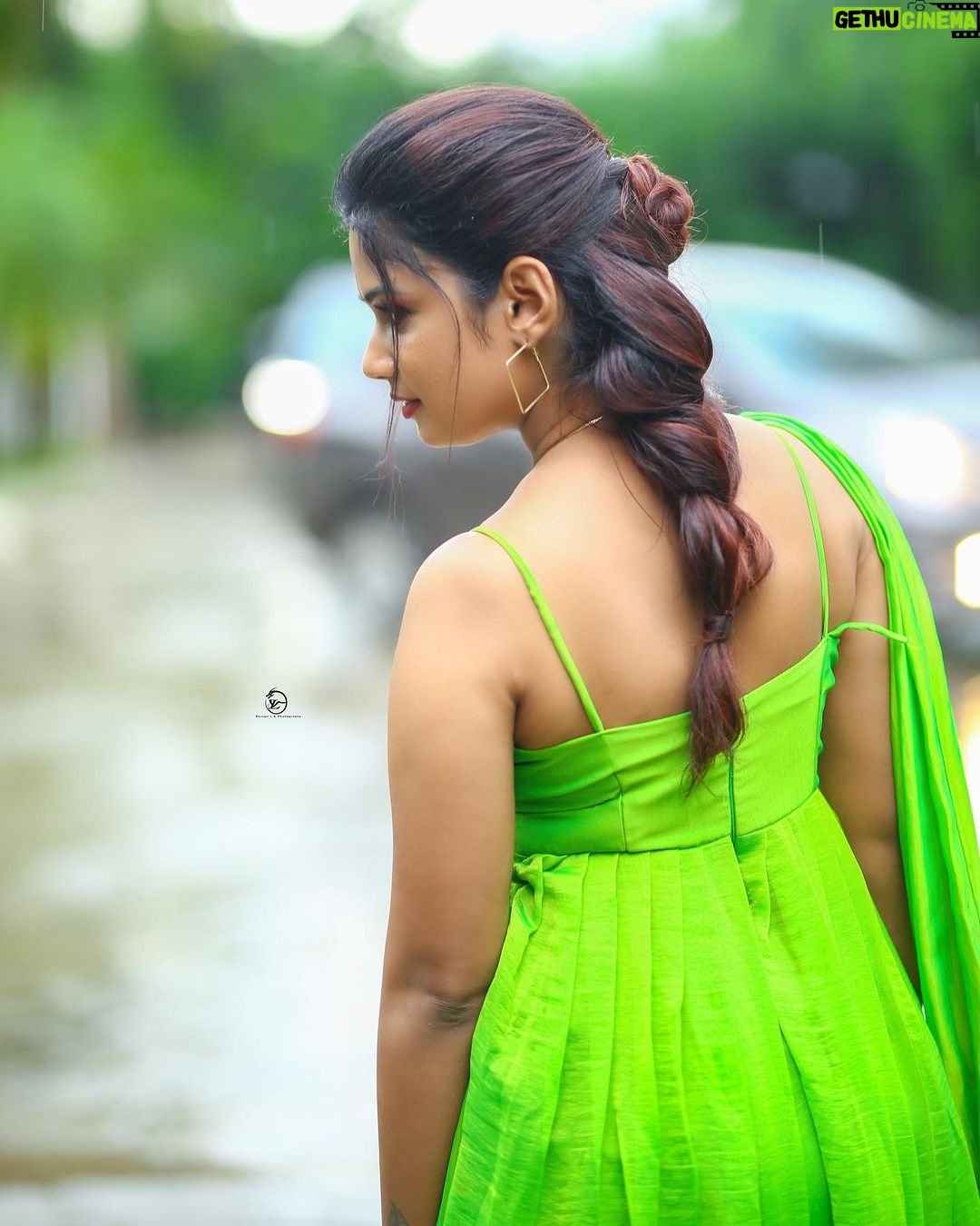 Ariyana Glory - 59.5K Likes - π
Costume @firoz_design_studio
πΈ @naveen_photography_official