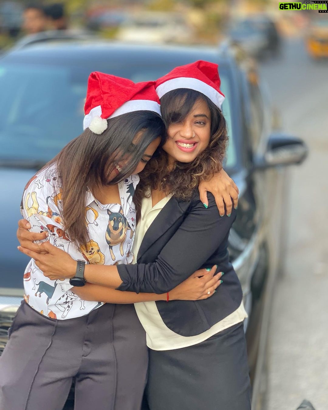 Ariyana Glory Instagram - #blessed🙏 Wishing you All a Merry Christmas 🎄 🤶 #greatful #2023 #ariyana #ariyanaglory
