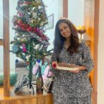 Ariyana Glory Instagram - #blessed🙏 Wishing you All a Merry Christmas 🎄 🤶 #greatful #2023 #ariyana #ariyanaglory