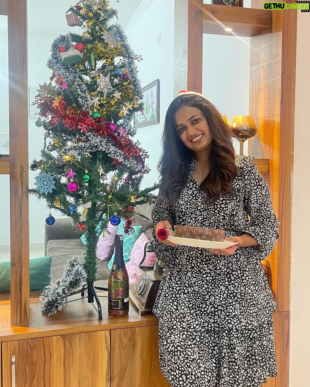 Ariyana Glory Instagram - #blessed🙏 Wishing you All a Merry Christmas 🎄 🤶 #greatful #2023 #ariyana #ariyanaglory