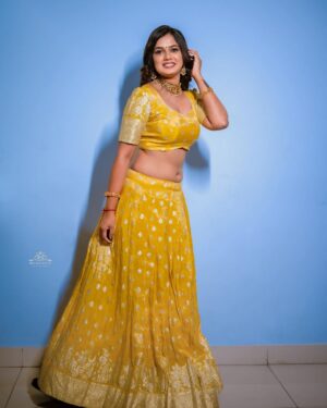 Ariyana Glory Instagram - #ariyana #ariyanaglory 

Costume @mangai_collections 
Jewellery @yuvi_collections 
Makeover by @vitta_makeovers 
Captured by @mr_swamy_model