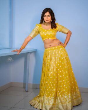 Ariyana Glory Instagram - #ariyana #ariyanaglory 

Costume @mangai_collections 
Jewellery @yuvi_collections 
Makeover by @vitta_makeovers 
Captured by @mr_swamy_model