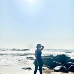 Ariyana Glory Instagram - Dear Ocean 🌊, Thank you for making me feel tiny ,humble,inspired & salty.. all at once 😘😘😘 #ariyanaglory #ariyana