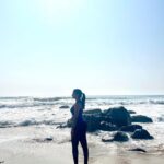 Ariyana Glory Instagram - Dear Ocean 🌊, Thank you for making me feel tiny ,humble,inspired & salty.. all at once 😘😘😘 #ariyanaglory #ariyana