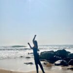 Ariyana Glory Instagram - Dear Ocean 🌊, Thank you for making me feel tiny ,humble,inspired & salty.. all at once 😘😘😘 #ariyanaglory #ariyana