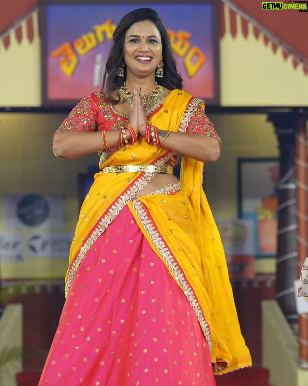 Ariyana Glory Instagram - Every day is a new beginning. Treat it that way. Stay away from what might have been, and look at what can be." “Never underestimate the power you have to take your life in a new direction.” Happy Dasara 🤗 Costume @firoz_design_studio Styling @harinireddym