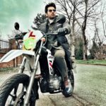 Arjan Bajwa Instagram - Thursday is what Friday says,ride you’re almost there! . . . . . . . #thursday #thursdaymotivation #throwbackthursday #tbt #ootd #instagram #instagood #instadaily #instareels #reels #trendingreels #trending #bollywood #bollywoodactor #actorslife #mensfashion #menswear #menshair #arjanbajwa