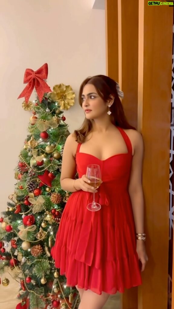 Arthi Venkatesh Instagram - It’s timeeeee!!! Merry Christmas everyone 🎄