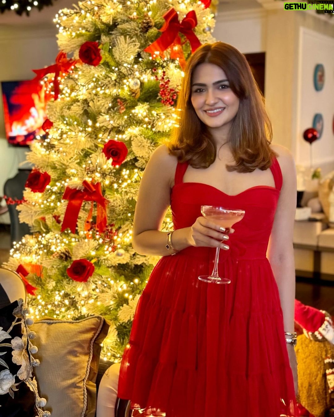 Arthi Venkatesh Instagram - 🥂 to the best time of the year 🎄