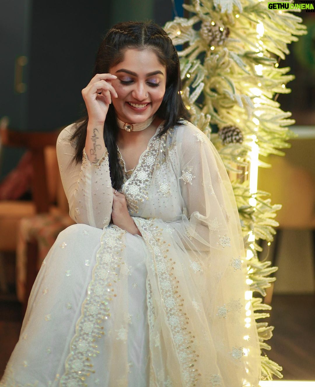 Arya Instagram - The pre Christmas photo dump… Pc my chakkara @pranavraaaj Costume @alankaraboutique Styling @sabarinathk_ Hair and MUA @vikramanvijitha Jewelry @seeruscollections #favtimeoftheyear #allwhite #christmas #2023