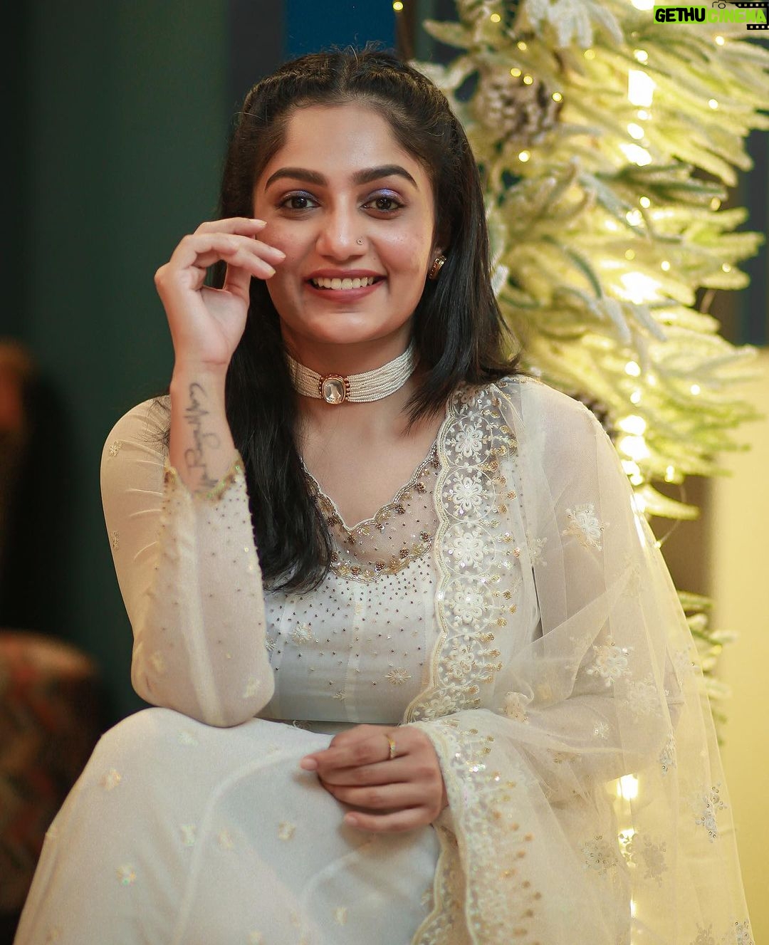 Arya Instagram - The pre Christmas photo dump… Pc my chakkara @pranavraaaj Costume @alankaraboutique Styling @sabarinathk_ Hair and MUA @vikramanvijitha Jewelry @seeruscollections #favtimeoftheyear #allwhite #christmas #2023