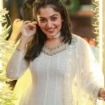 Arya Instagram - The pre Christmas photo dump… Pc my chakkara @pranavraaaj Costume @alankaraboutique Styling @sabarinathk_ Hair and MUA @vikramanvijitha Jewelry @seeruscollections #favtimeoftheyear #allwhite #christmas #2023