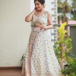 Arya Instagram - പുള്ളിപ്പാവാടകാരി 🥶🩷 Costume @byhand.in Styling @sabarinathk_ MUA @vikramanvijitha Hair @chan_aneesh Pc by my baby @pranavraaaj #dressup #makeup #worklife #lovemylife #polka #tradition #ethinicwear