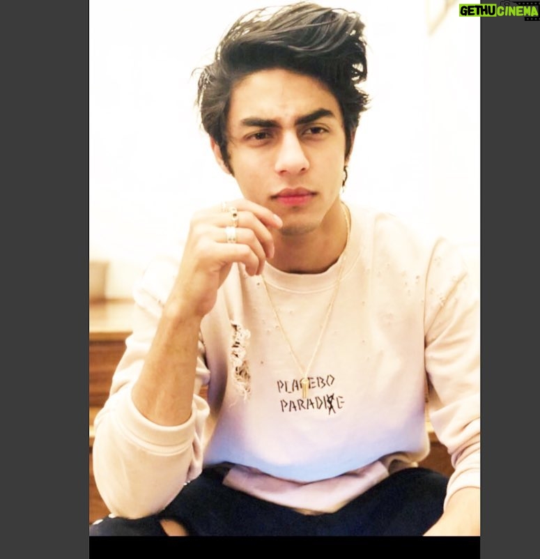 Aryan Khan Instagram - Hair vs Gravity