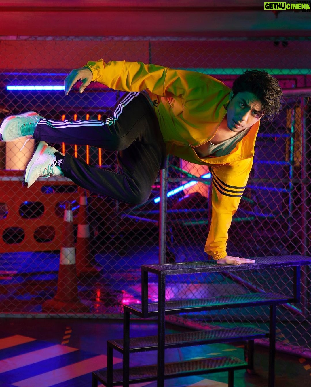 Aryan Khan - 1.1 Million Likes - Every step in the NMD_V3 is a new path created. Create your own path.
Shop the new collection now!
#NMD #Createnewpaths #createdwithadidas #adidasoriginals
@adidasindia @adidasoriginals #ad #paidpartnership