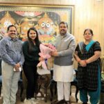 Aseema Panda Instagram - Privileged to have the opportunity of delightful meeting, with the Honourable Minister of Education and SD&E Shri Dharmendra Pradhan & his Family at his official residence in New Delhi. Had some beautiful conversations over various aspects and prospects & realised his vibrant vision for India , especially for Odisha in his eyes. Obliged for t warmth and blessings... 🙏
