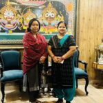 Aseema Panda Instagram - Privileged to have the opportunity of delightful meeting, with the Honourable Minister of Education and SD&E Shri Dharmendra Pradhan & his Family at his official residence in New Delhi. Had some beautiful conversations over various aspects and prospects & realised his vibrant vision for India , especially for Odisha in his eyes. Obliged for t warmth and blessings... 🙏
