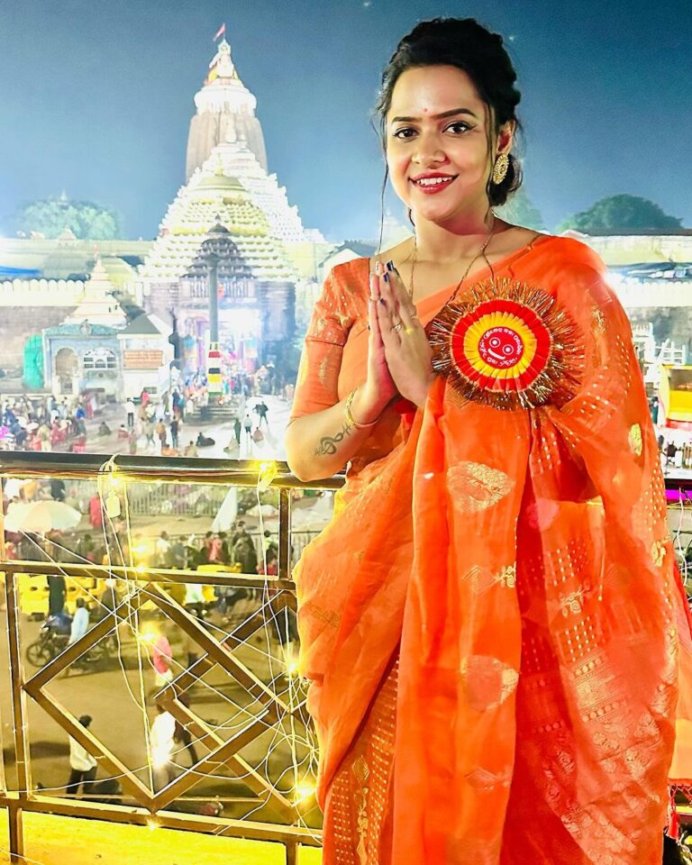 Aseema Panda Instagram - ପବିତ୍ର କାର୍ତ୍ତିକ ପୂର୍ଣ୍ଣିମାର ହାର୍ଦ୍ଦିକ ଶୁଭେଚ୍ଛା ଏବଂ ଅଭିନନ୍ଦନ। 🙏 Jagannath Temple, Puri