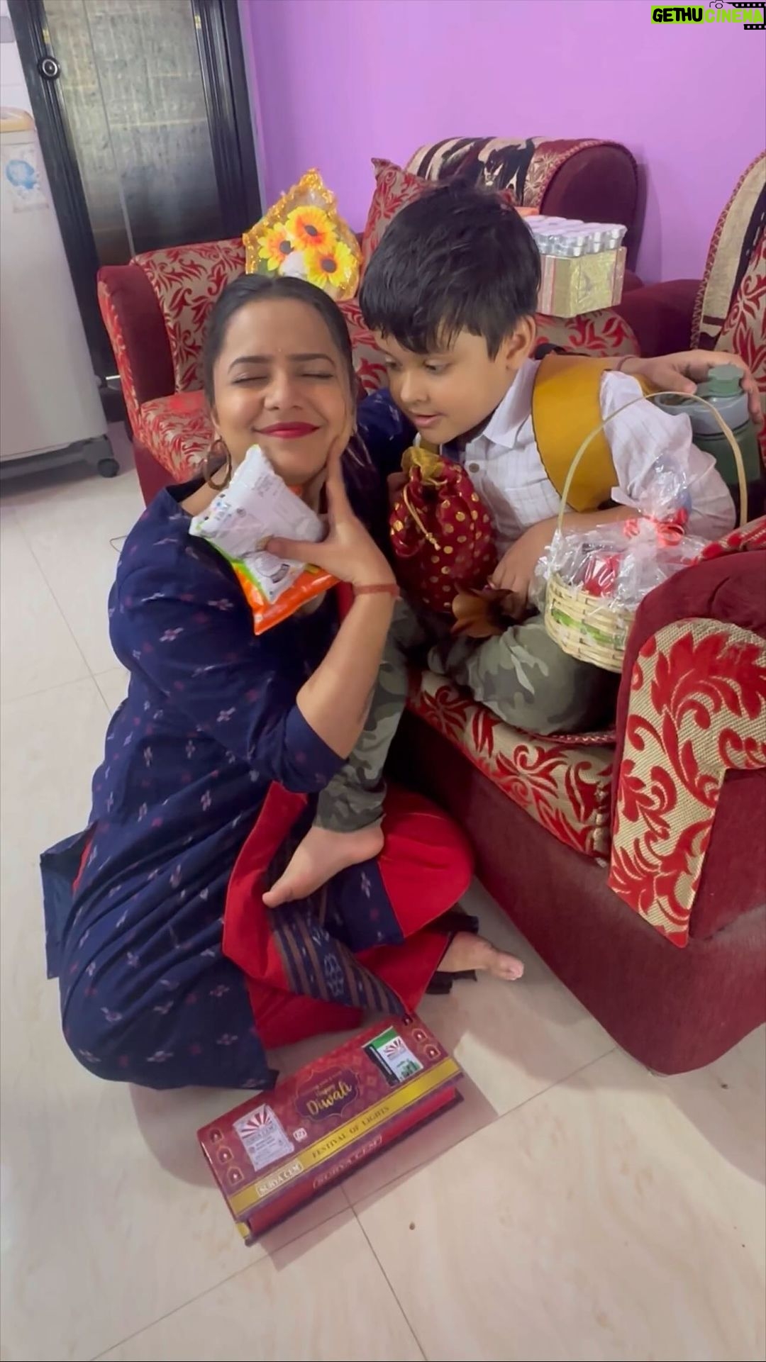 Aseema Panda Instagram - Has anyone of you ever had a deal of love ❤️ like this before? 🥰🥰🥰 Ps: Well mrs. @subhramohapatra92, I confirmed the deal with ur son today. 👍 #premagarakha