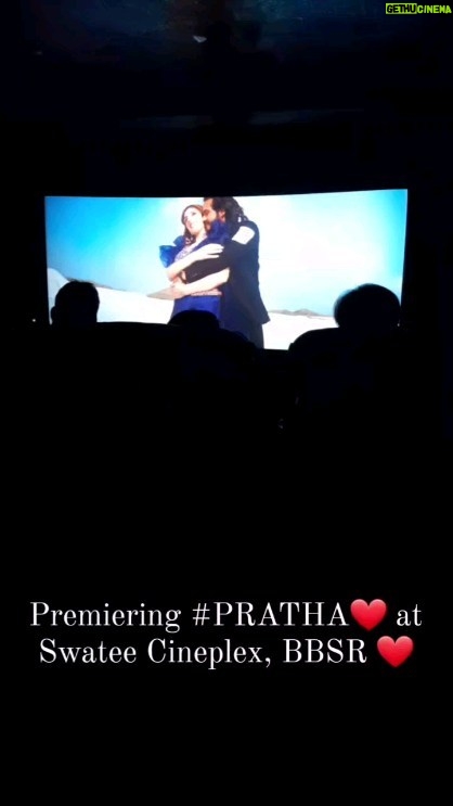 Aseema Panda Instagram - Premiering #PRATHA❤️ at Swatee Cineplex, BBSR ❤️❤️ Thank u so much my crew 🙏🙏 @asadnizamofficial @aseema_panda @kuldeep_pattanaik @puspak_parida_official @sanlisa.patel @swarajbarik_ @murali7969 Bhubaneswar, India