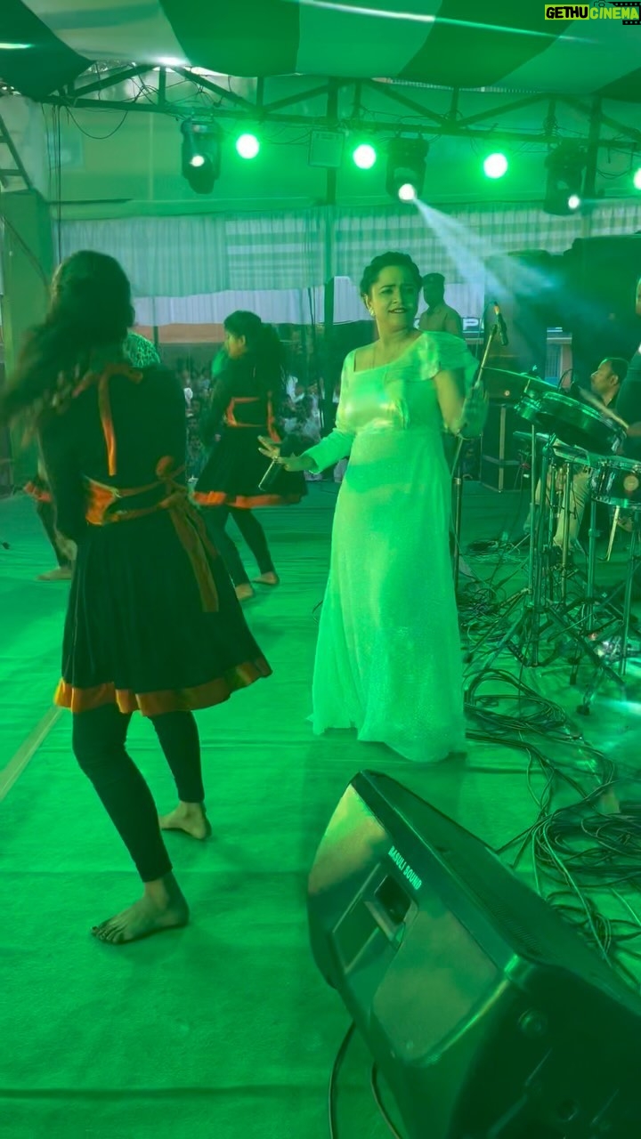Aseema Panda Instagram - Such an energetic show at Marshaghai College, Kendrapada✨ Team Aseema Panda Live🎤🔥 Marshaghai, Orissa, India