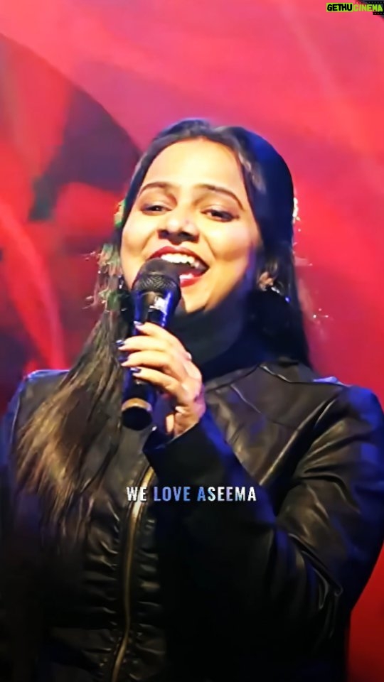 Aseema Panda Instagram - Ee Phula🌺 Kaha Thare🤗 . (Maitapur Mahotsav😍) . @aseema_panda mam💖🥰 . #we_love_aseema #aseemapanda #odiasong #stageshows #reels #instagram #odiasinger