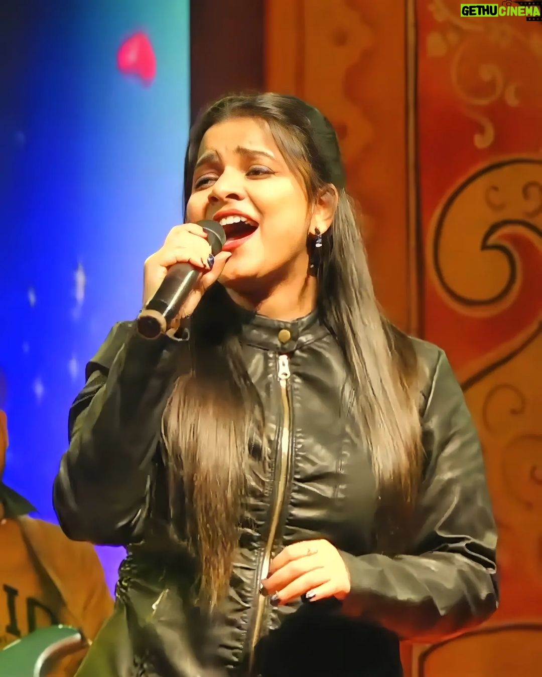 Aseema Panda Instagram - MAITAPUR STAGE SHOW❤️🥰 . @aseema_panda mam😍 . #we_love_aseema #aseemapanda #aseema_panda #odiasinger #maitapurmahotsav #singer #odiasong