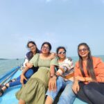 Aseema Panda Instagram - Happiness is sister time🥰 with @lipsa6163 @purbasmishra @aseema_panda 💃💃💃💃.