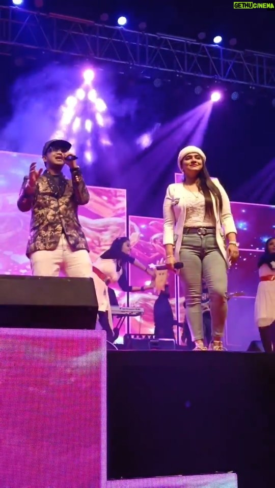 Aseema Panda Instagram - Last night was a blast show at Talcher Mahotsava with the sweetest & beautiful voice @aseema_panda ππΆπ€ #satyajeetpradhan #aseemapanda #talchermahotsav #performers #outstanding TALCHER-The city of black diamond