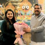 Aseema Panda Instagram - Privileged to have the opportunity of delightful meeting, with the Honourable Minister of Education and SD&E Shri Dharmendra Pradhan & his Family at his official residence in New Delhi. Had some beautiful conversations over various aspects and prospects & realised his vibrant vision for India , especially for Odisha in his eyes. Obliged for t warmth and blessings... 🙏