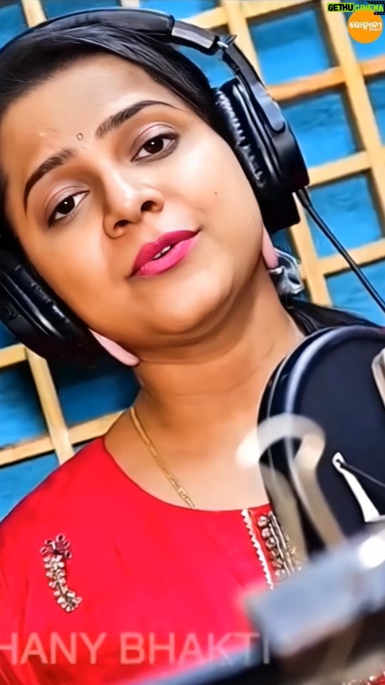 Aseema Panda Instagram - " ପ୍ରଭୁ ଏ ଗରବ ରହିଲେ ହେଲା " a new bhajan is out on Yt/@sohanybhakti in the voice of our sweet Di @aseema_panda So beautifully penned by Satyananda Nayak n Composed by @biraja_prasad_ .Tune in now!