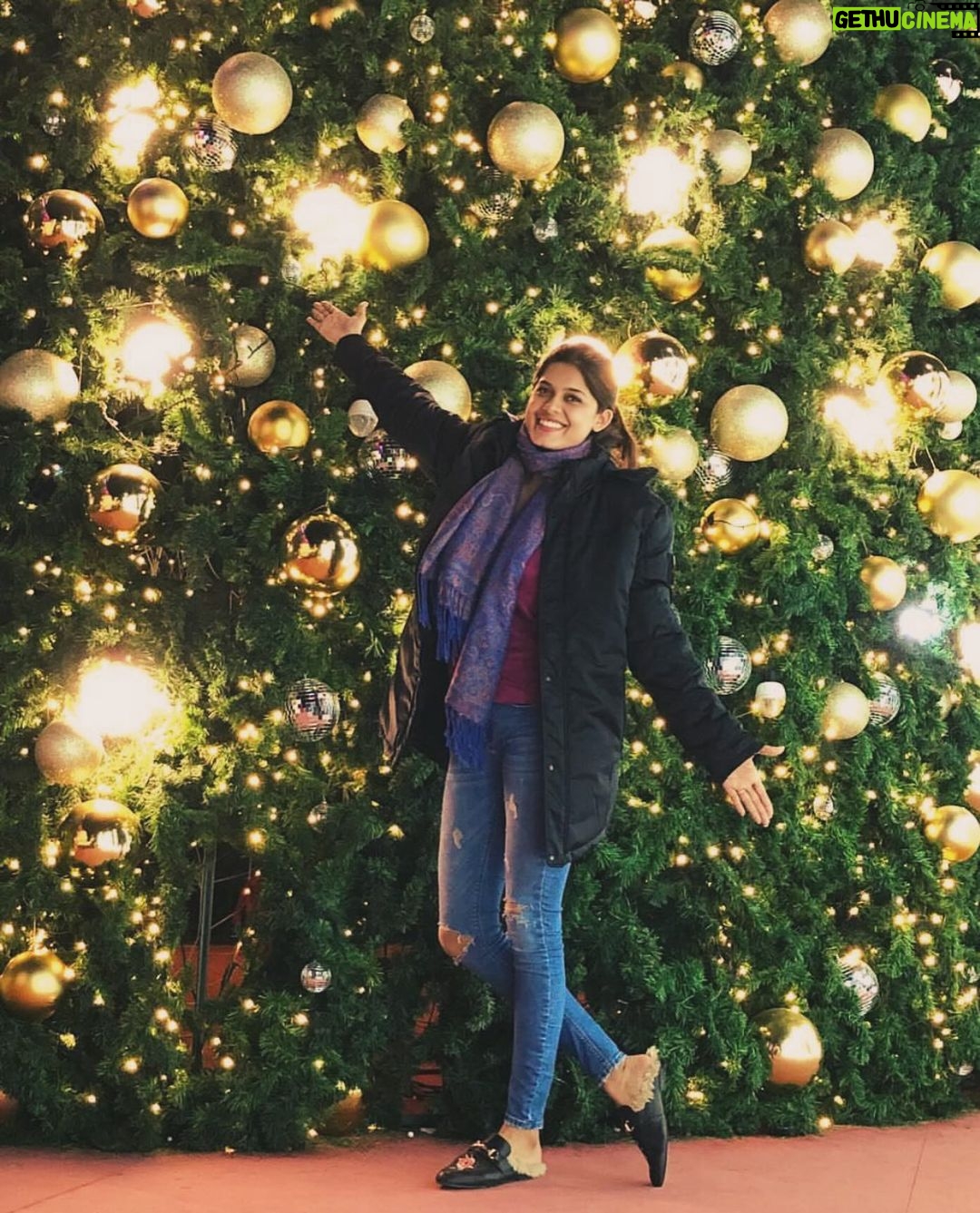 Asha Bhat Instagram - Merry Christmas 🎄 Love and light, always 🫶