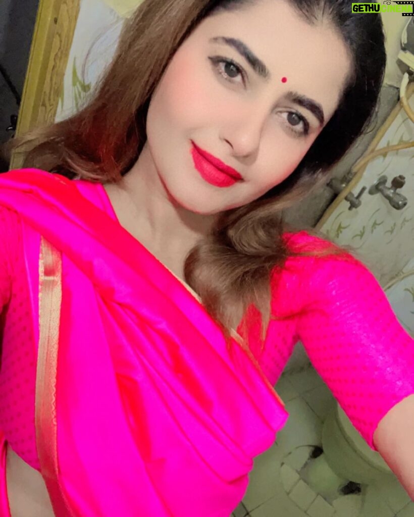 Ashima Narwal Instagram - My most favourite color this is! Can someone guess the color! 💕 Ashima #ashima #ashimanarwal #ashimanarwalsaree#tollywoodactress #kollywoodactress #ᴛᴏʟʟʏᴡᴏᴏᴅ #kolllywoodmovies #misssydney #misselegance #indiansarees #sareessofrohtak #rohtak ##rohtakcity #goldenhair #magentasaree #ig_india #ig_channai #ig_banglore #ig_mumbai