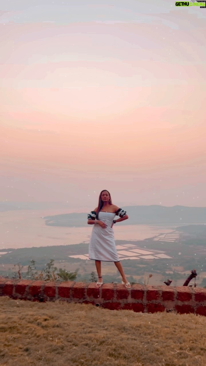 Ashita Dhawan Instagram - Live your life as if everyday is gonna be your last❤️ . . #lifeisbeautiful #livelovelaugh #ashitadhawan #dabbangdhawan #dhawanswhoarehappy #dhawanandonly #reel
