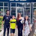 Ashita Dhawan Instagram - Walking into the weekend:The 4G Clan🫶 #familygoals . . #tgif #weekend #mood #the4Gclan #Gulabaniclan #wearefamily #alwaysandforever So what are ur plans this weekend?