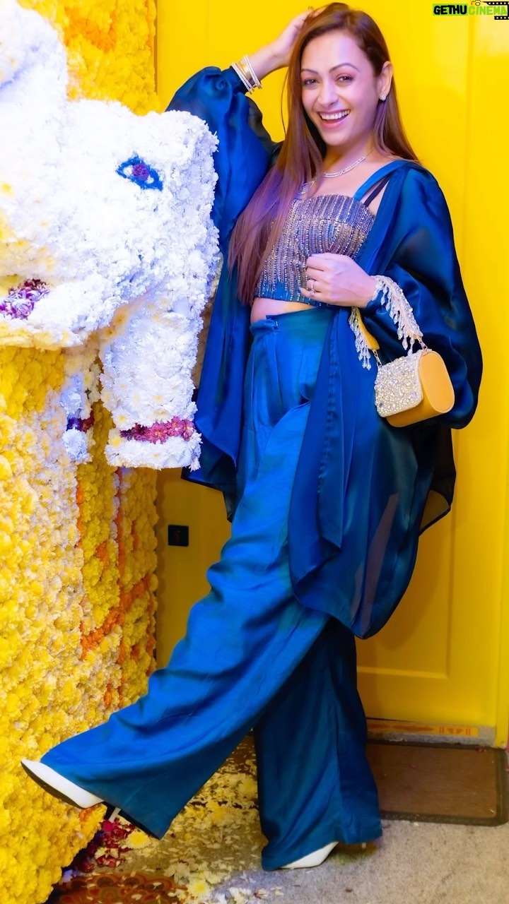 Ashita Dhawan Instagram - A very Happy Diwali to all u beautiful people❤️ Be a Pataka😉Don’t burst a Pataka😉 . . Wearing @ellemorafashions Cutest bag ever 👛 @fashionawazibymehak . . #ashitadhawan #dabbangdhawan #happydiwali