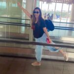 Ashita Dhawan Instagram - Escalating towards happiness on the Escalator! . . #choosehappiness #happy #happysoul #happygirl #dhawanswhoarehappy #dabbangdhawan #ashitadhawan #ashybaby #dhawanprash #dhawanandonly #escalator #trending #vibe #sunday #sundayfunday