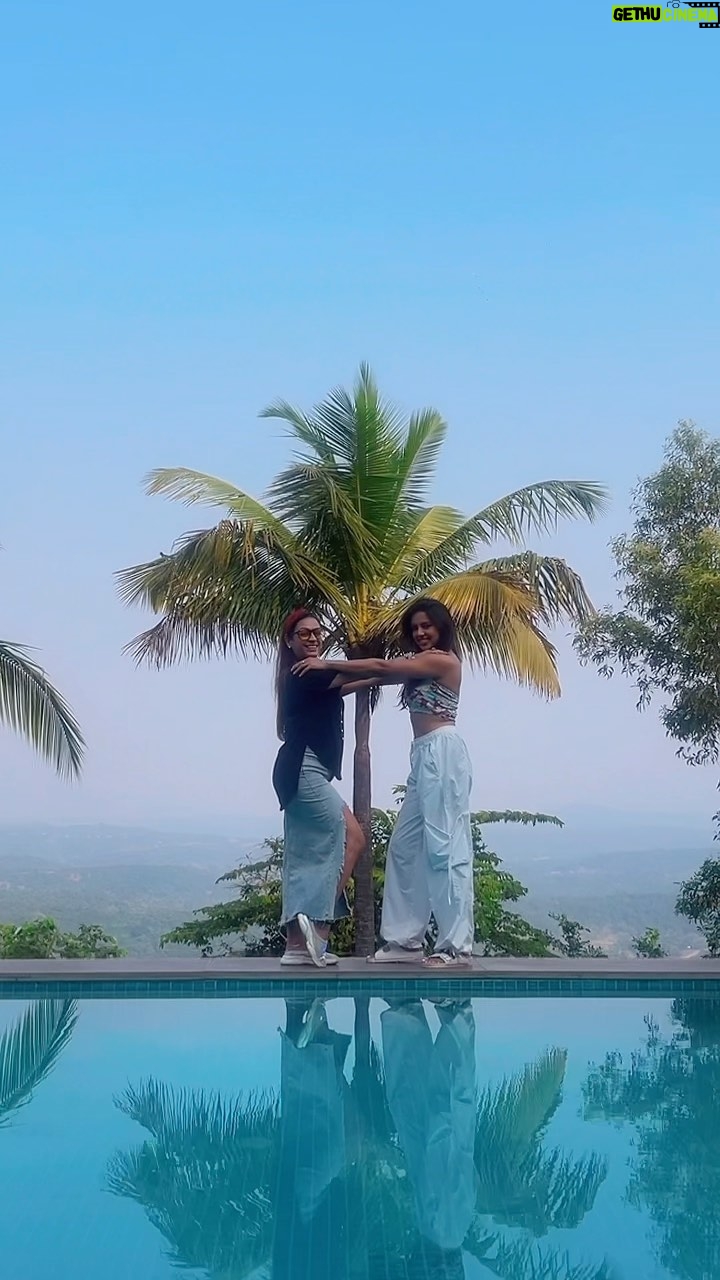 Ashita Dhawan Instagram - A good block and killer moves💃🏻 Easy peasy lemon squeezy 🫶 . . #dancereel #welovedancing #danceislife #actors #friends #indiantelevision #artist #dancer #entertainment #aditishetty #ashitadhawan #dabbangdhawan #dhawanandonly #dhawanswhoarehappy #foresthills #tala