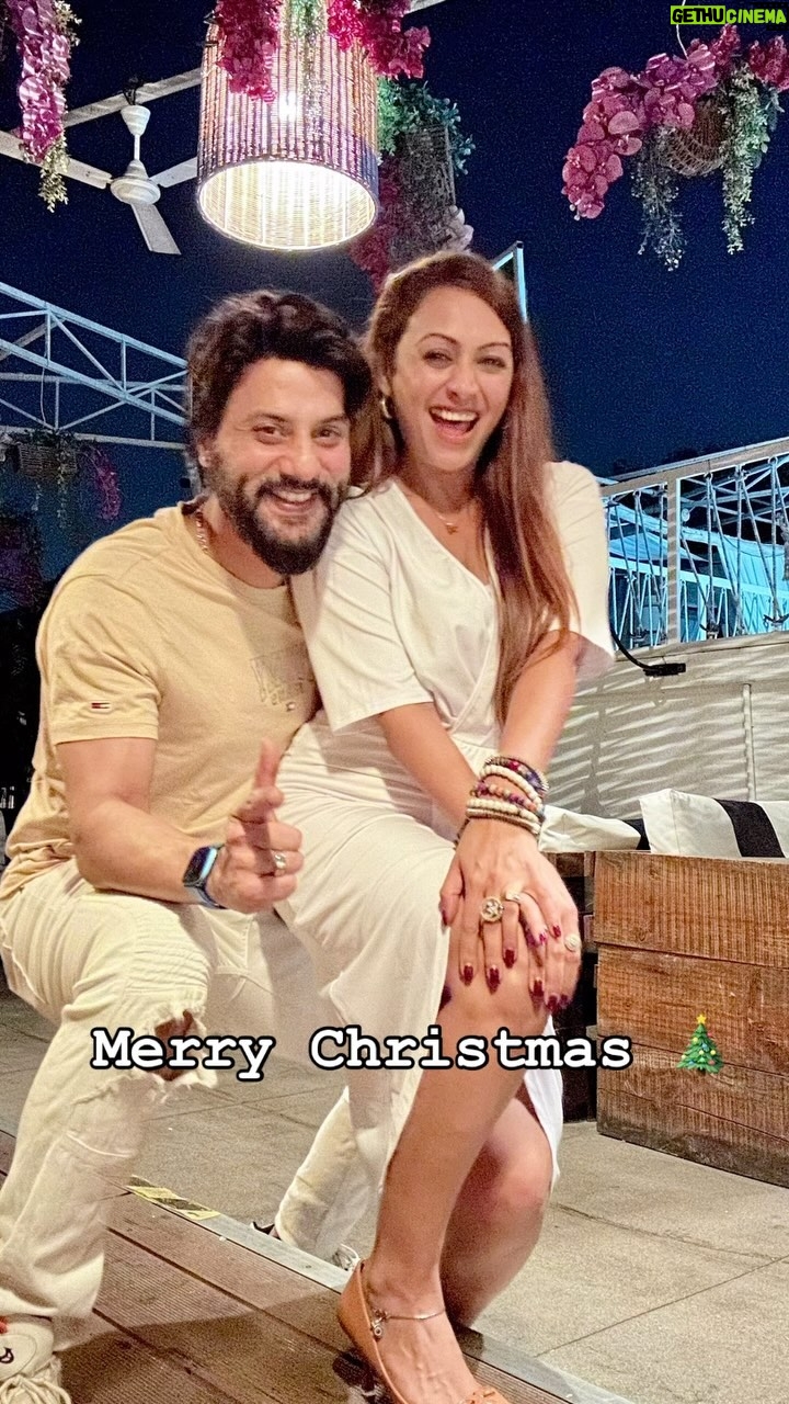Ashita Dhawan Instagram - Christmas comes with soo much positivity & hope for the next year 🍀🎄”24 . . #merrychristmas #december #love ❤️ #wifeyforlifey #loveyou