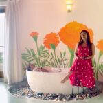 Ashita Dhawan Instagram - The Marigold Hermitage✨ A delightful cottage oozing Romance and beauty amidst 100 acres of nature🫶 Witnessed the sunset and the magic of the open sky❤️ Aesthetic interiors with a breathtaking view🫶 What more cud u ask for 😍 @foresthillstala You are beautiful ❤️ Thankyou for your hospitality❤️ Home away from home is a perfect vacay spot for all you nature lovers 😍 . . #mustvisit #foresthillstala #staycation #nature #villa #sunset #jacuzzi #flashesofdelight #ashitadhawan #dabbangdhawan #dhawanswhoarehappy #ashybaby #reel #peace #serene #soundsofnature