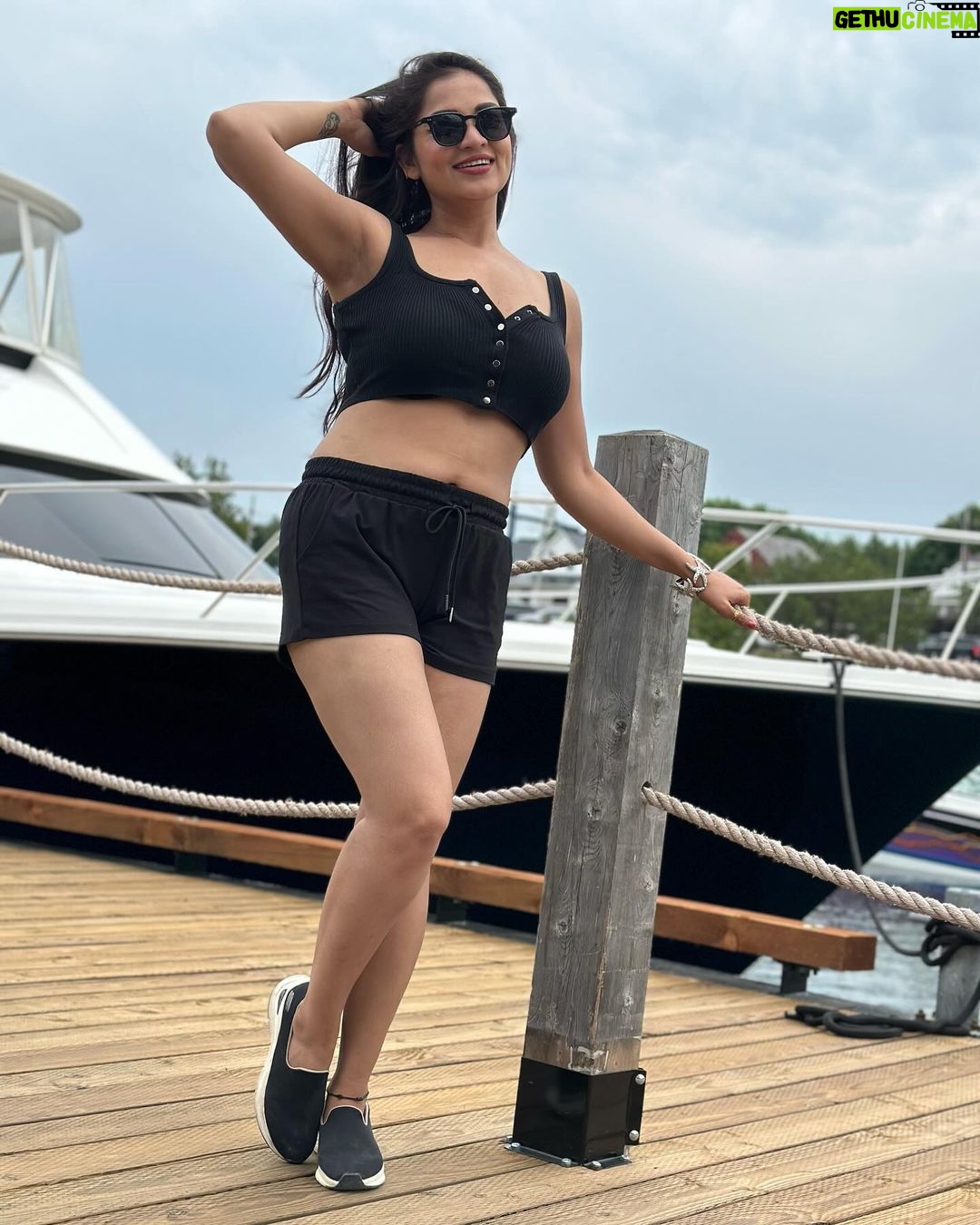 Ashwini Sree Instagram - Fresh air🔥fresh vibes🐎 #fresh #air #freshvibes #holiday #holidays #black #bigboss #bigboss7 #bigbosstelugu #bigboss7telugu #ashwini #ashwinisree #ashwinisree #pose #positivevibes #positivity #tollywood #tollywoodactress #actor #actorslife #dimple #ashu #noedit #happy #explorepage