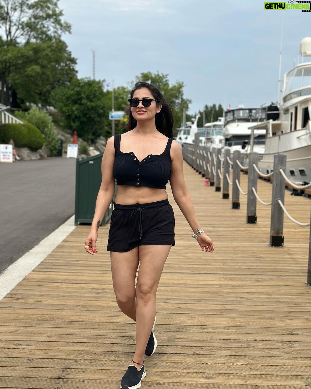 Ashwini Sree Instagram - Fresh air🔥fresh vibes🐎 #fresh #air #freshvibes #holiday #holidays #black #bigboss #bigboss7 #bigbosstelugu #bigboss7telugu #ashwini #ashwinisree #ashwinisree #pose #positivevibes #positivity #tollywood #tollywoodactress #actor #actorslife #dimple #ashu #noedit #happy #explorepage