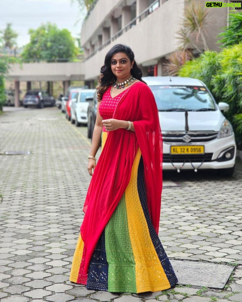 Aswathy Sreekanth Instagram - As colourful as it can be ❤️ 👗 @calico__boutique Jewellery @alameen_fashion_jewels Styling @styledbysavu MUA @mukeshmuralimakeover PC @unaiseadivadu