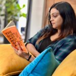 Aswathy Sreekanth Instagram – Whats your Sunday plans?? 

📷 @unaiseadivadu 
#sunday #thesubtleartofnotgivingafuck #readmore #learnmore #unlearnandrelearn