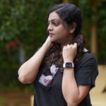 Aswathy Sreekanth Instagram - "ഒരു പെണ്ണും മറക്കുന്നതല്ല... മറന്നെന്ന് നടിക്കുന്നതാണ് നടിച്ചു നടിച്ച്, നടിക്കുകയാണെന്ന് മറക്കുന്നതാണ് !! " 🫢🥰