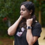 Aswathy Sreekanth Instagram – “ഒരു പെണ്ണും മറക്കുന്നതല്ല… 
മറന്നെന്ന് നടിക്കുന്നതാണ് 
നടിച്ചു നടിച്ച്, നടിക്കുകയാണെന്ന് 
മറക്കുന്നതാണ് !! ” 

🫢🥰