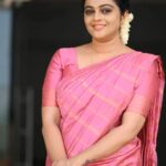 Aswathy Sreekanth Instagram - തന്റേതല്ലാത്ത കാരണത്താൽ വിവാഹിതയായ ജുവതി 🫣