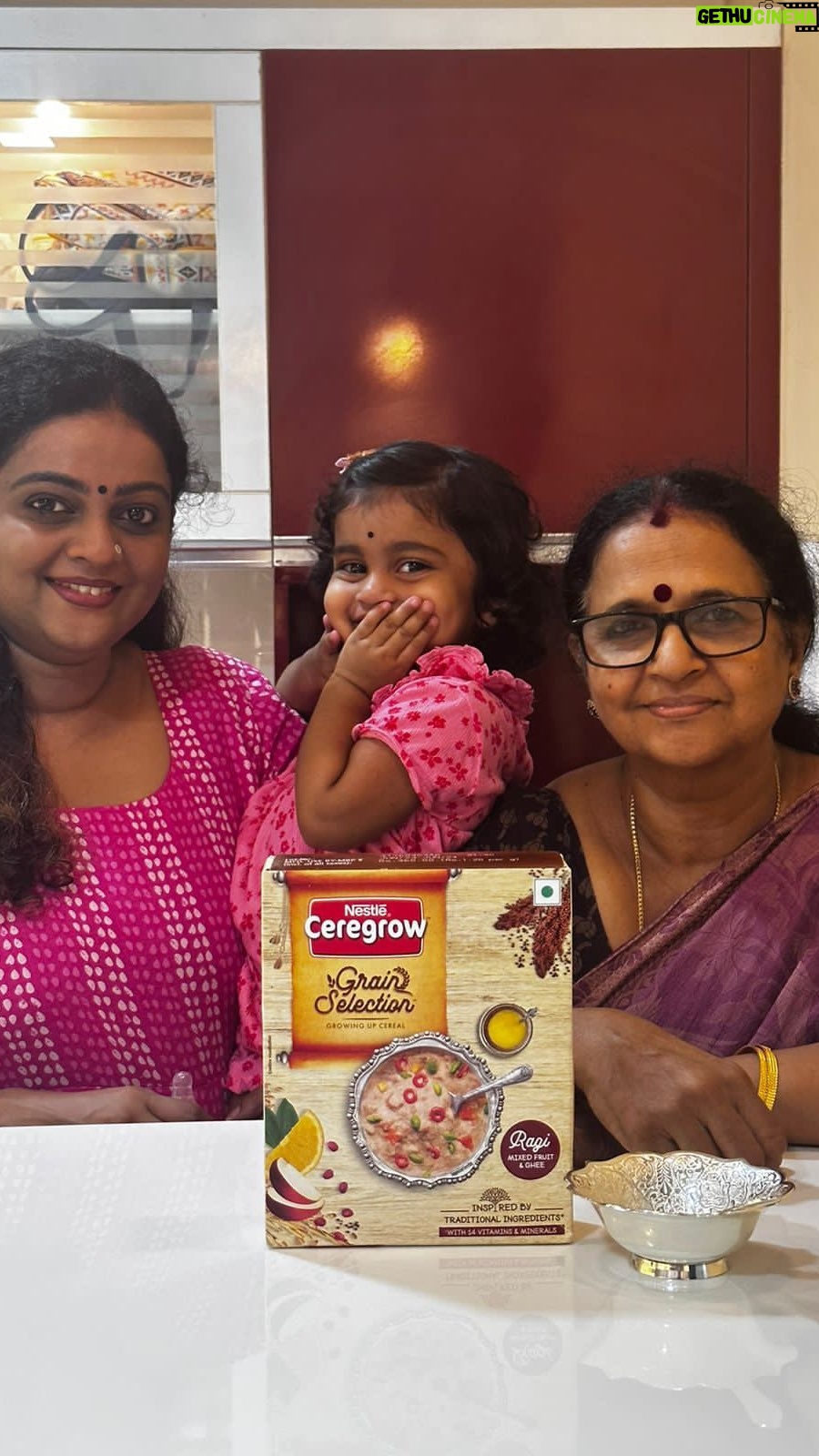 Aswathy Sreekanth Instagram - There are days when I get no time to prepare everything as per the traditional way and thats when I trust Nestle Ceregrow Grain Selection. It’s Inspired by traditional ingredients like Ragi, the Nestle Ceregrow Grain Selection brings the best of age-old nutritional wisdom to your li’l one’s bowl. Packed with 14 Vitamins & Minerals, it’s the perfect nutrient-dense & tasty meal for your toddler. @nestleceregrow #NestleCeregrowGrainSelection #TraditionalIngredients #RagiKiGoodnessCeregrowKiTasalli